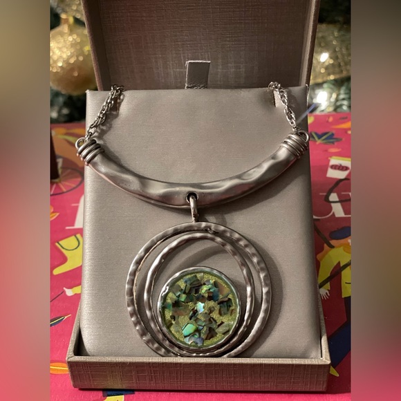 Beautiful statement necklace - Picture 3 of 4